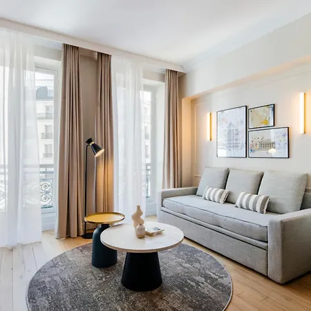 Adagio Opera Aparthotel 4*