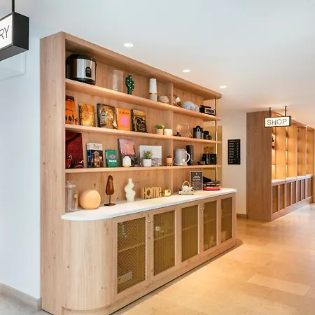 Adagio Opera Aparthotel 4*