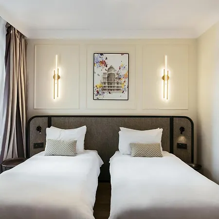 Adagio Opera Aparthotel 4*