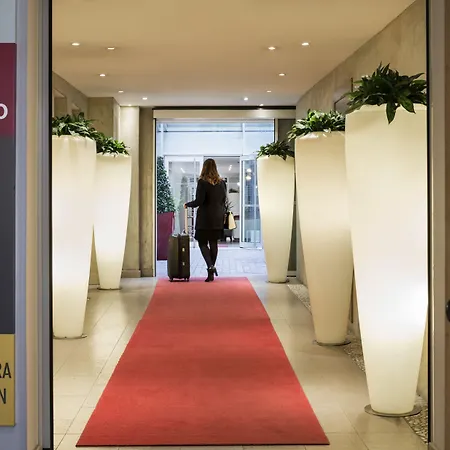 Adagio Opera Hotel apartamentowy 4*