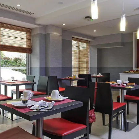 Adagio Opera Aparthotel 4*