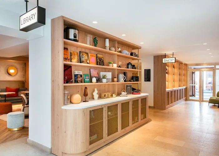 Adagio Opera Aparthotel 4*